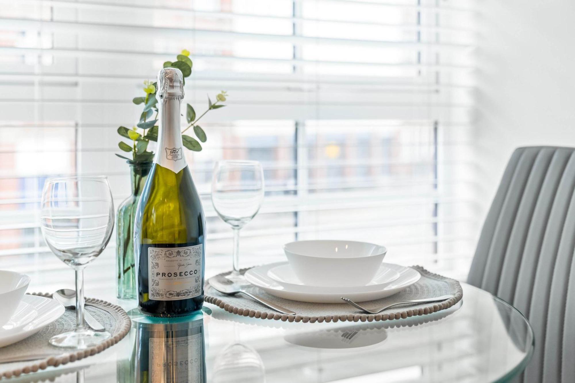 Luxury One Bed - Jewellery Quarter - Rated - 2cs Apartment *