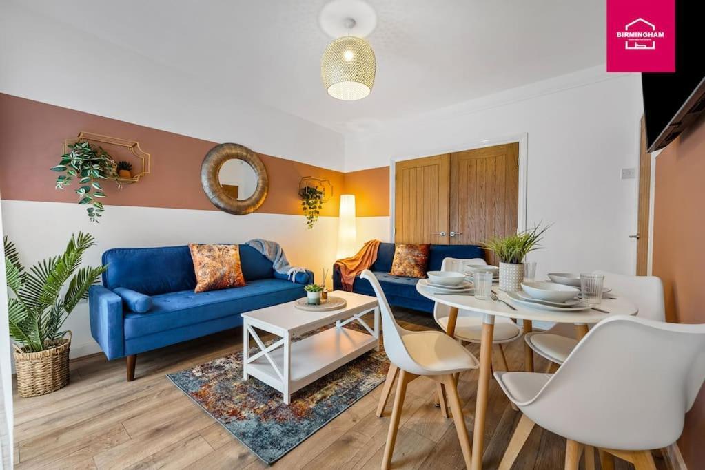 Insurance - Relocations - Contractors - Accessible Ground Floor Bed And Bathroom-4 Bedroom Hall Green House With 7 Separate Beds And Drive * Birmingham