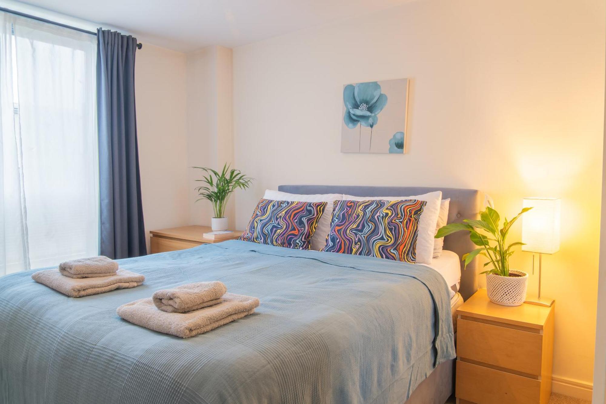 In Our Stylish Flat! & Secure Building & Sleeps Up To 4 * Birmingham