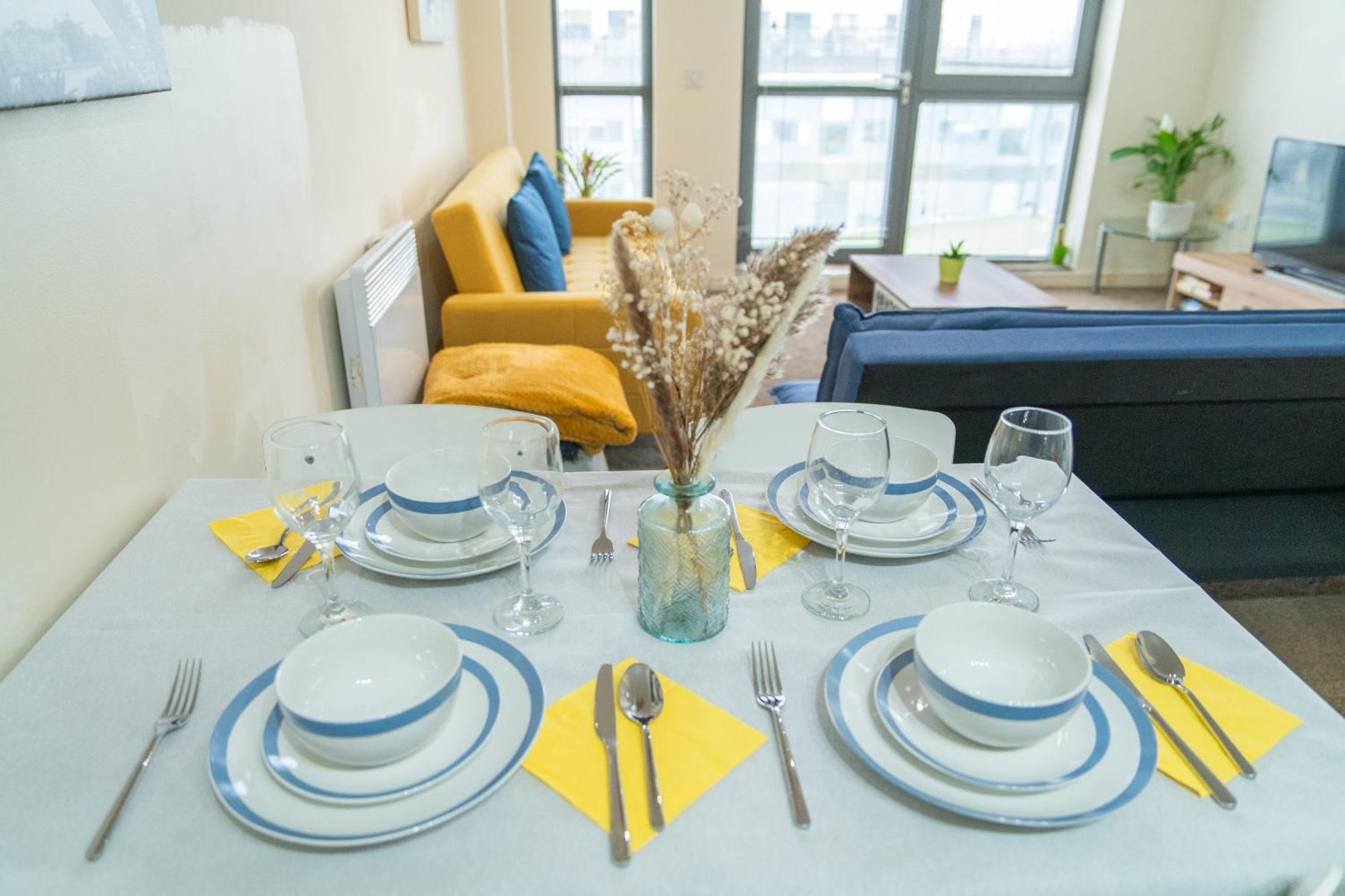 Apartment In Our Stylish Flat! & Secure Building & Sleeps Up To 4 Birmingham