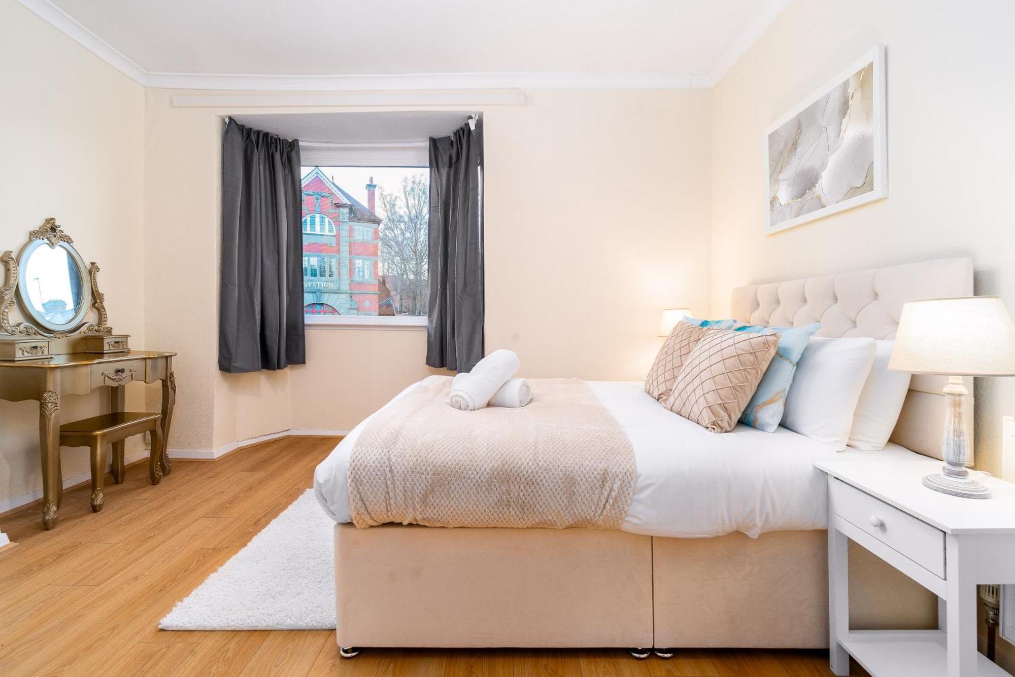 Luxury 3 Bedroom House - Harborne - Parking - Garden - Wifi & Netflix 122g Holiday home