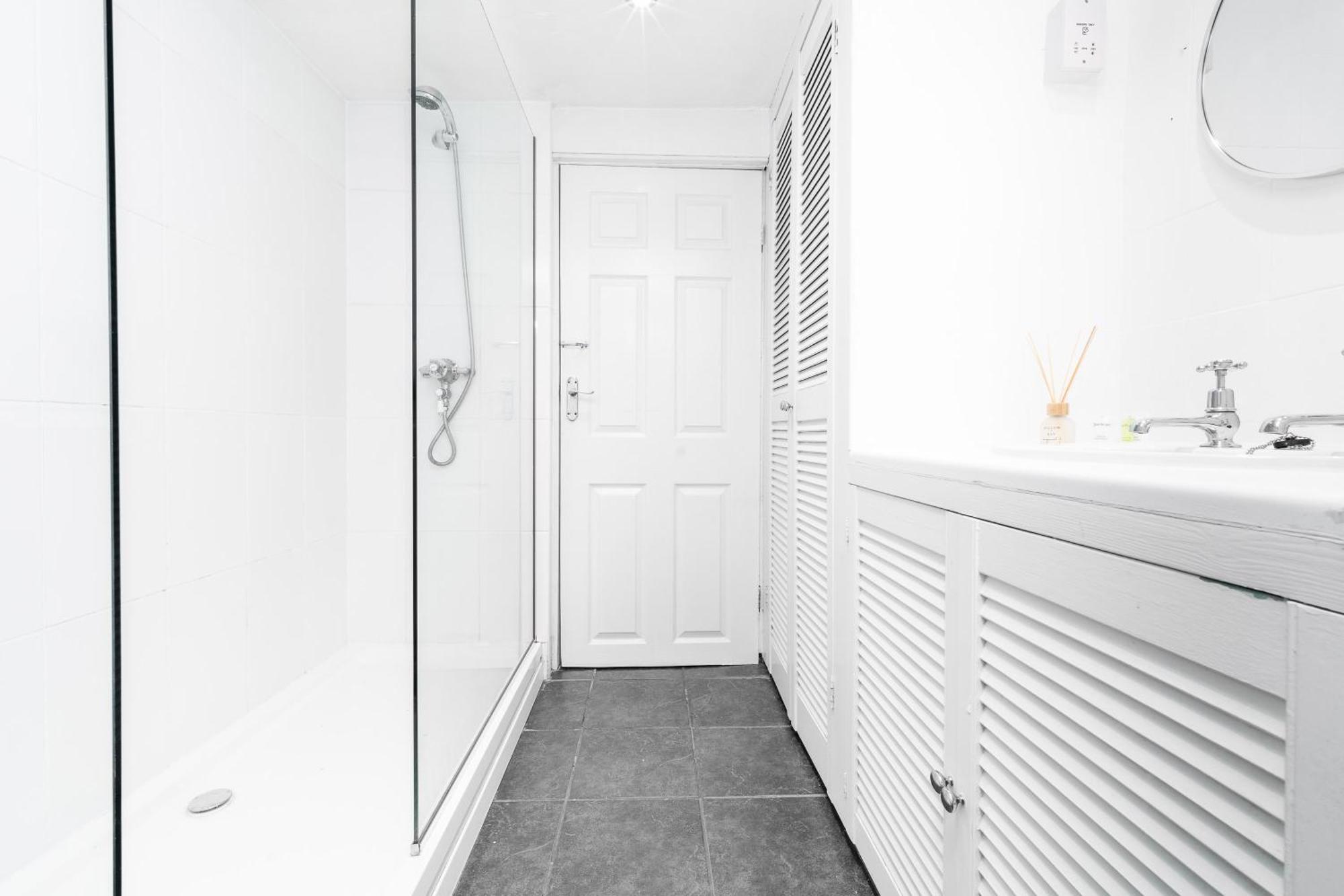 Luxury 3 Bedroom House - Harborne - Parking - Garden - Wifi & Netflix 122g Holiday home *
