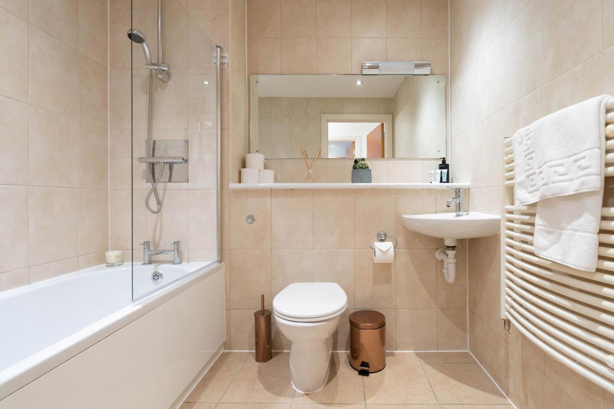 Centre - Balcony - Secure Parking - China Town - Arcadian - 37arc Apartment *