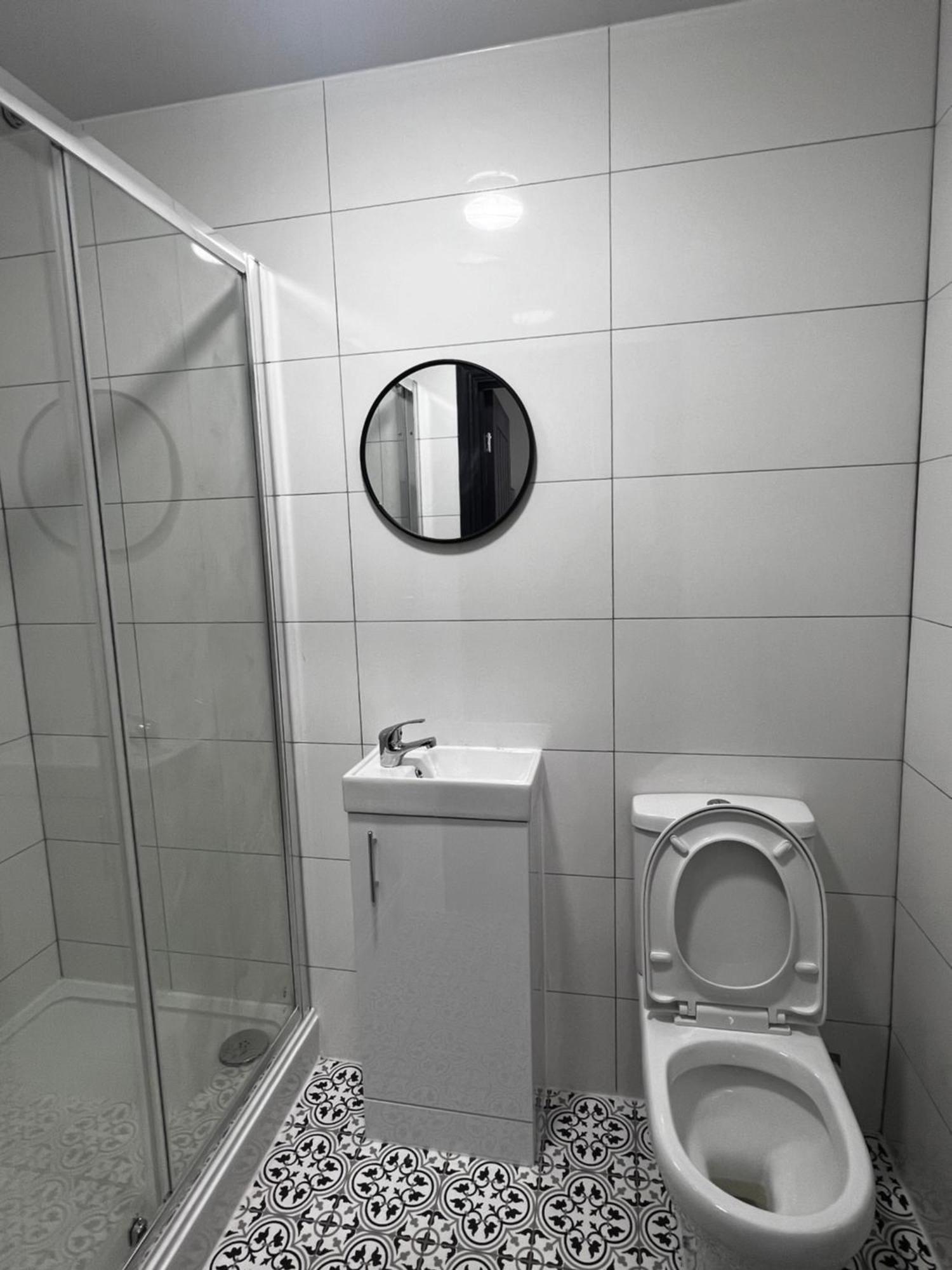 Airbnb - *