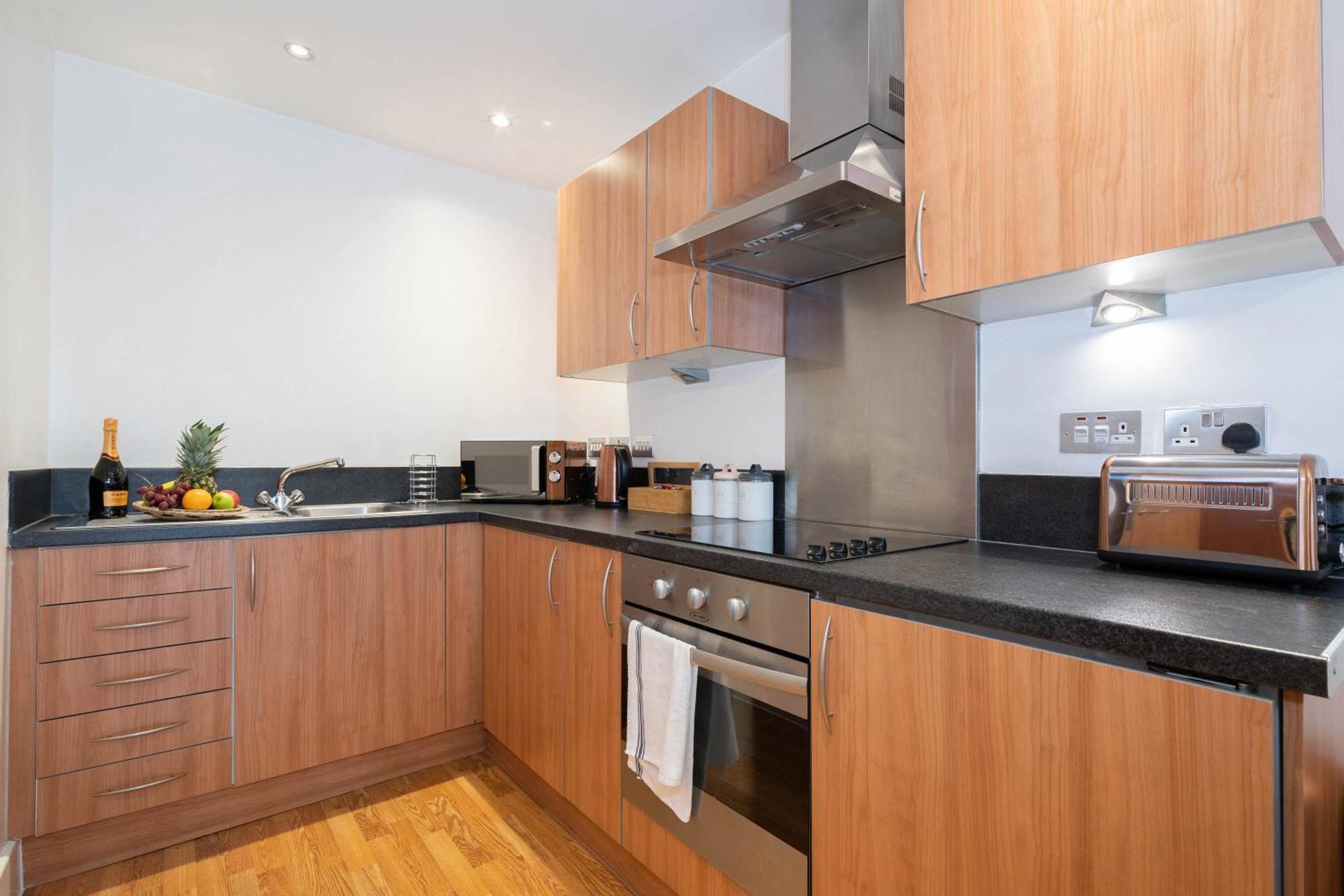 Centre - Balcony - Secure Parking - China Town - Arcadian - 37arc