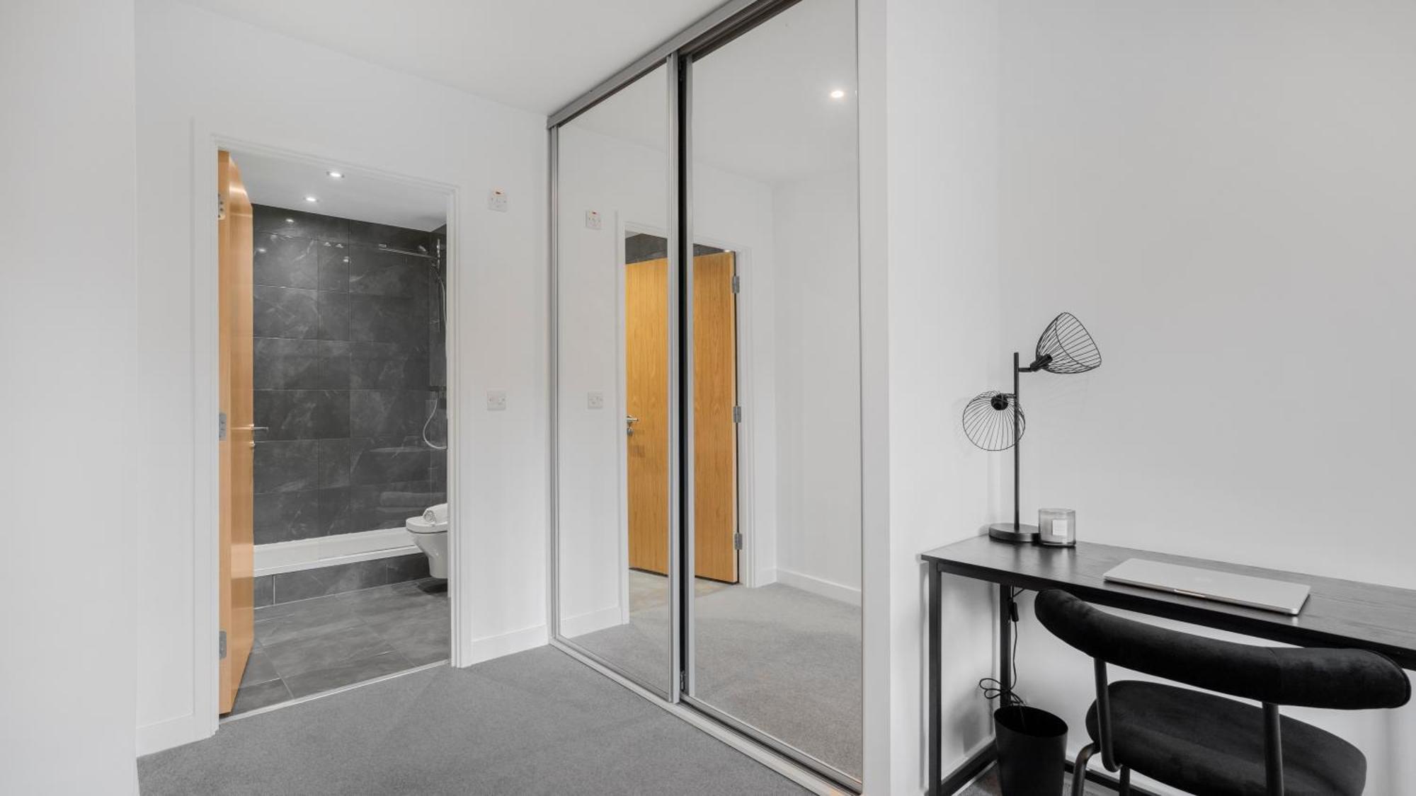 Axium Escape- 2 Bed Apartment, Centre Apartment *
