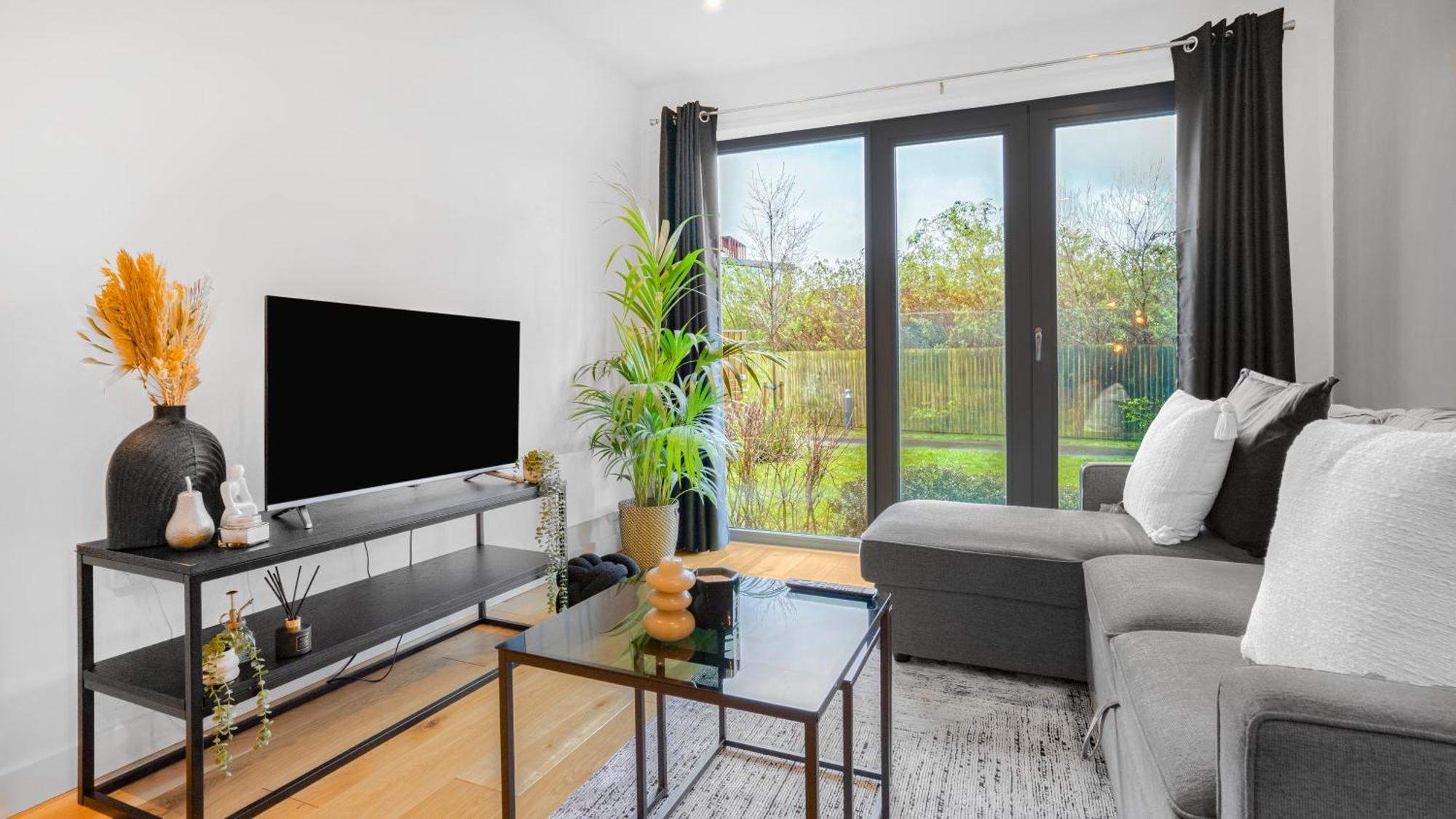Axium Escape- 2 Bed Apartment, Centre Apartment