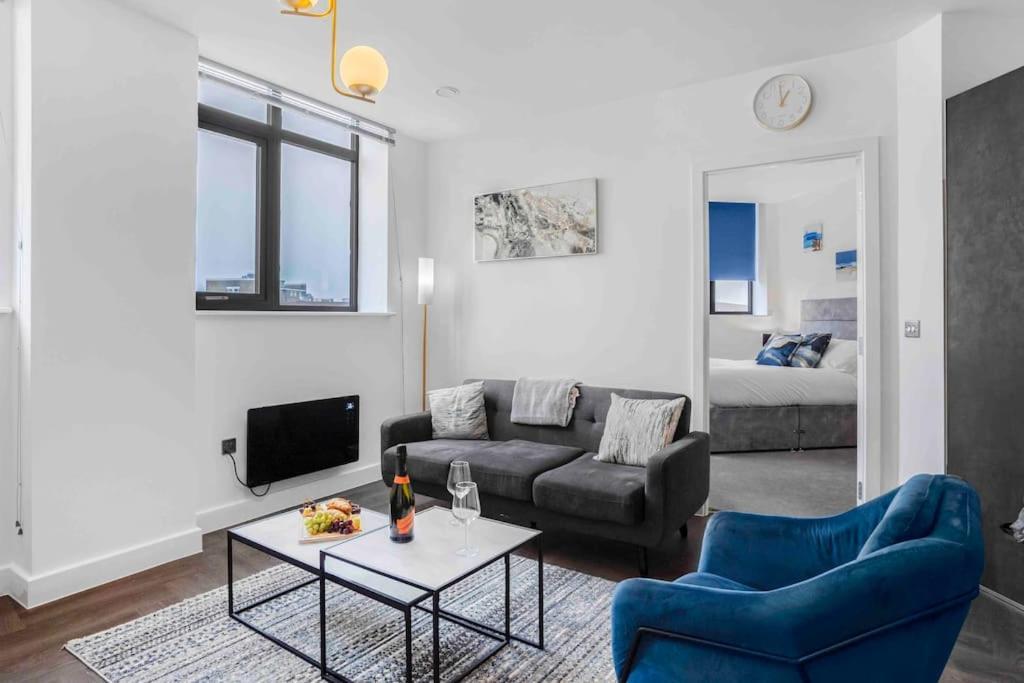 Luxury 2 Bedroom B5 Near China Town & O2