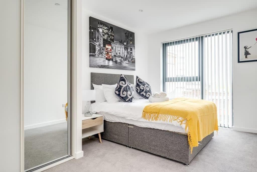 Apollo Luxury - Netflix - Fast Wifi- Free Parking Apartment *