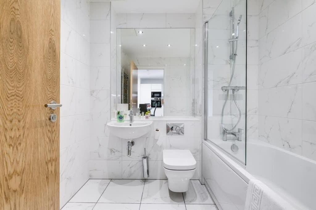Apollo Luxury - Netflix - Fast Wifi- Free Parking Apartment