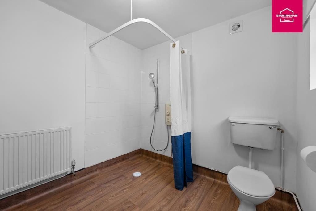 Holiday home Insurance - Relocations - Contractors - Accessible Ground Floor Bed And Bathroom-4 Bedroom Hall Green House With 7 Separate Beds And Drive Birmingham