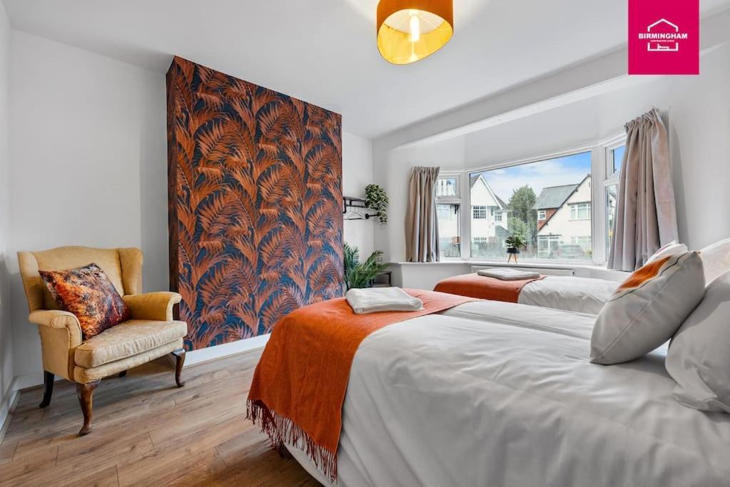 Holiday home Insurance - Relocations - Contractors - Accessible Ground Floor Bed And Bathroom-4 Bedroom Hall Green House With 7 Separate Beds And Drive