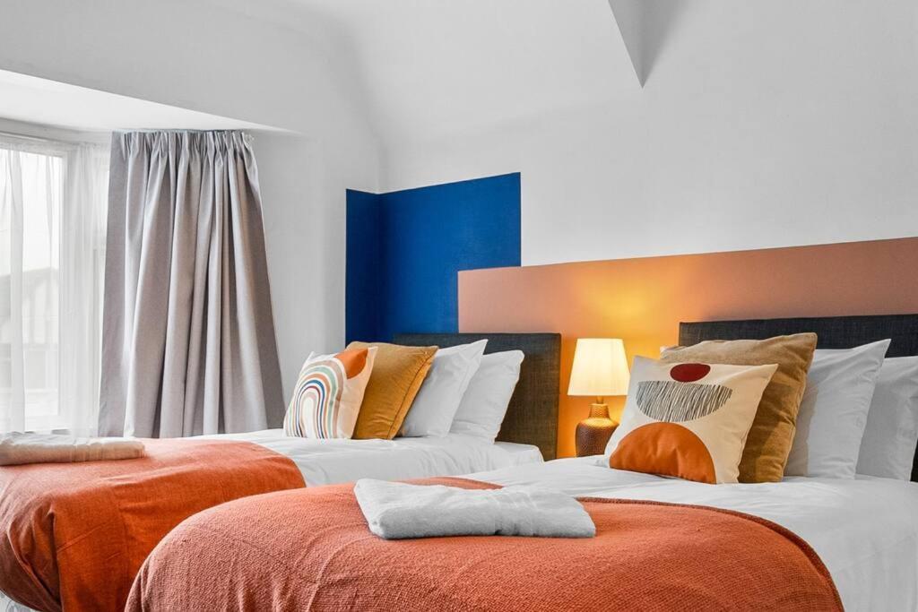 Insurance - Relocations - Contractors - Accessible Ground Floor Bed And Bathroom-4 Bedroom Hall Green House With 7 Separate Beds And Drive * Birmingham