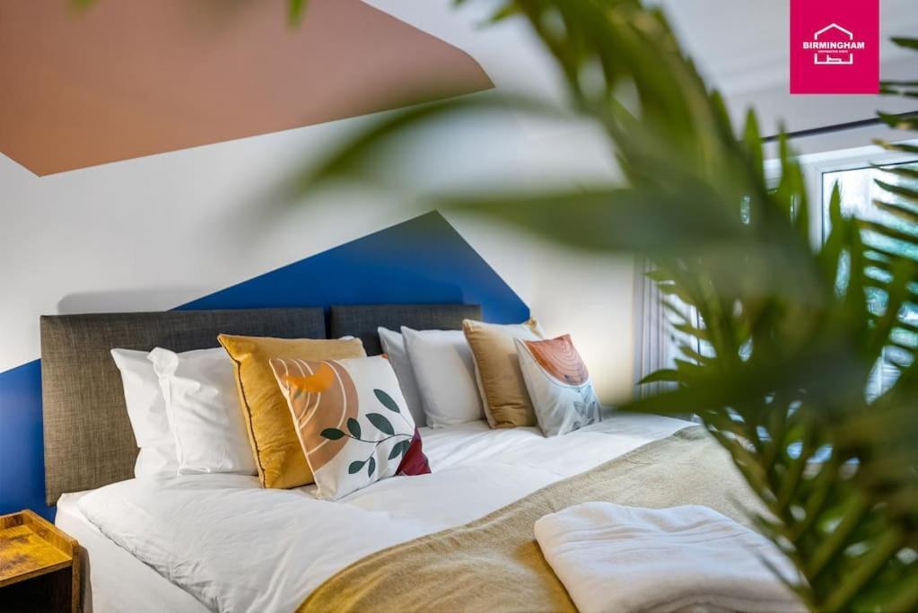 Holiday home Insurance - Relocations - Contractors - Accessible Ground Floor Bed And Bathroom-4 Bedroom Hall Green House With 7 Separate Beds And Drive