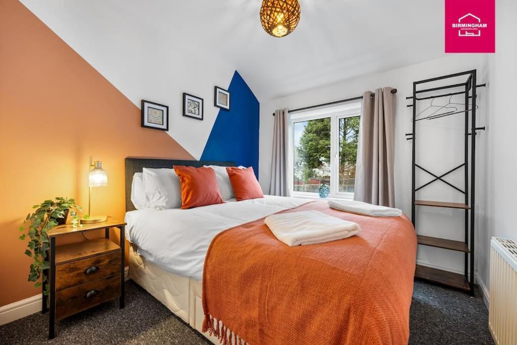 Insurance - Relocations - Contractors - Accessible Ground Floor Bed And Bathroom-4 Bedroom Hall Green House With 7 Separate Beds And Drive