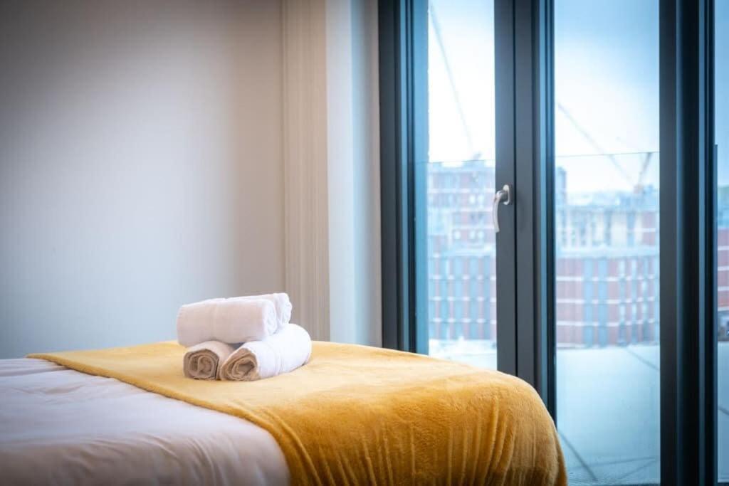 Serene Luxury: 5-star City Centre With Netflix & Fast Wi-fi Holiday home *