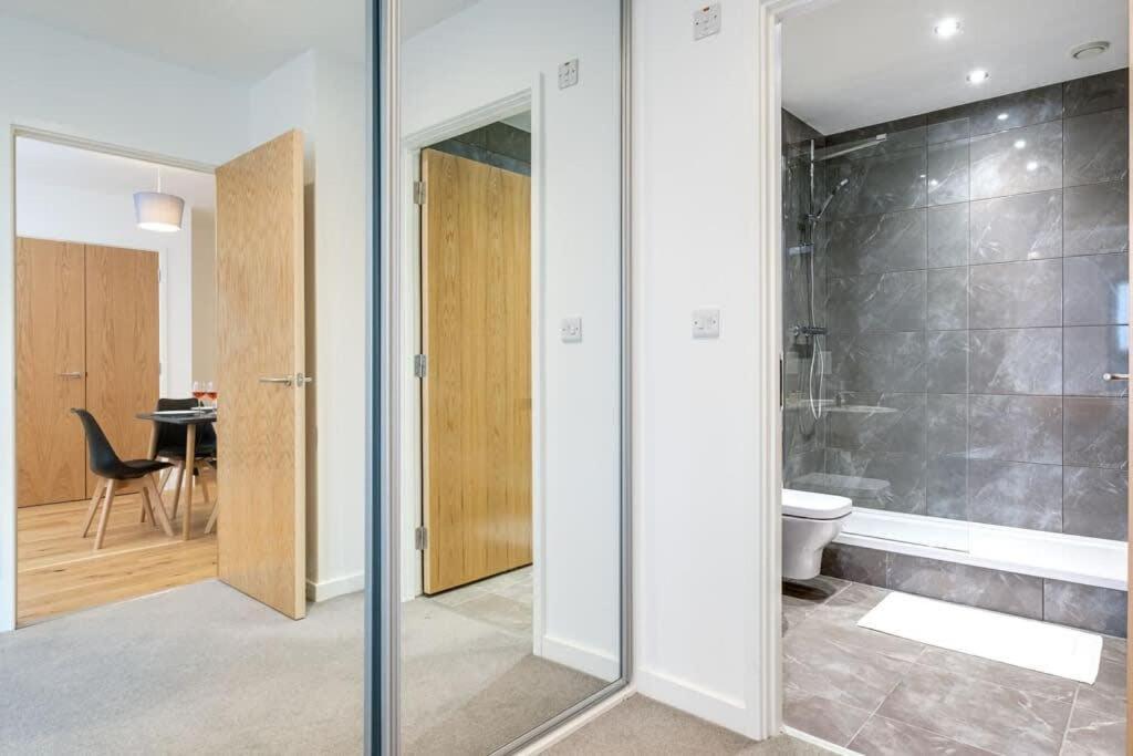 Serene Luxury: 5-star City Centre With Netflix & Fast Wi-fi * Birmingham