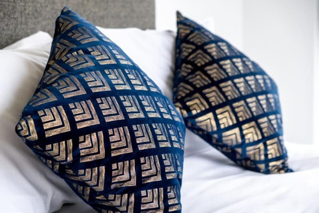 Serene Luxury: 5-star City Centre With Netflix & Fast Wi-fi Holiday home
