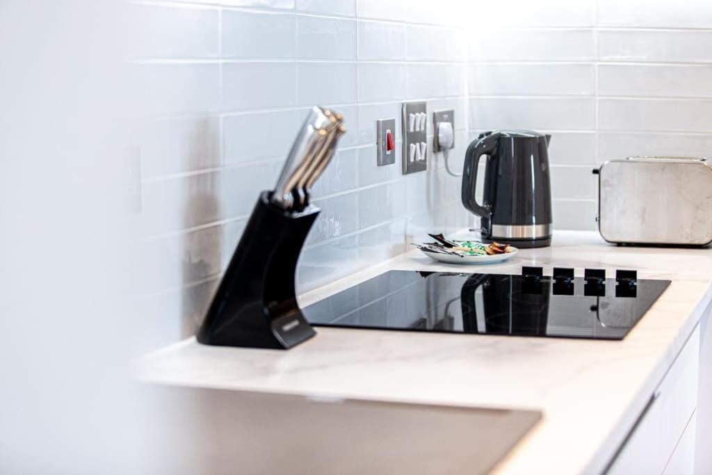 Montreal Luxury 5 Star By Your Perfect Short Lets With Netflix & Fast Wifi Birmingham