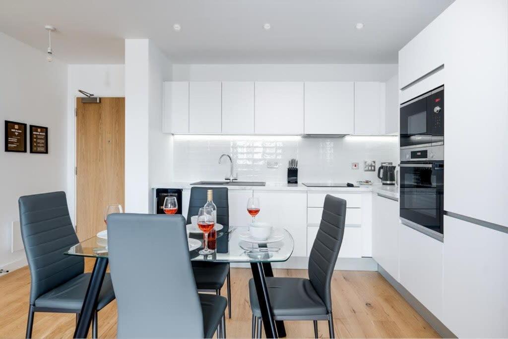 Apartment Montreal Luxury 5 Star By Your Perfect Short Lets With Netflix & Fast Wifi Birmingham