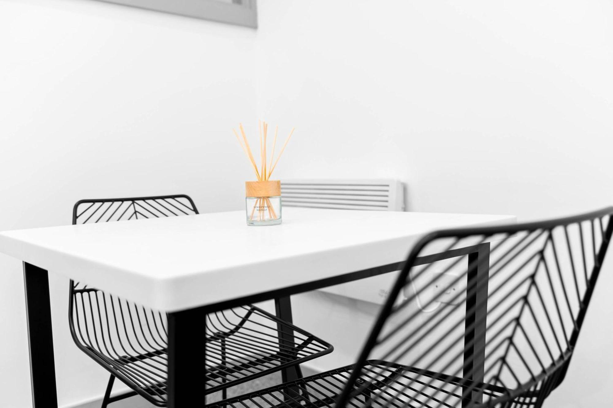 New - Brierley Hill - Parking - Wifi - Netflix - Rated - Excellent Value - 309o *