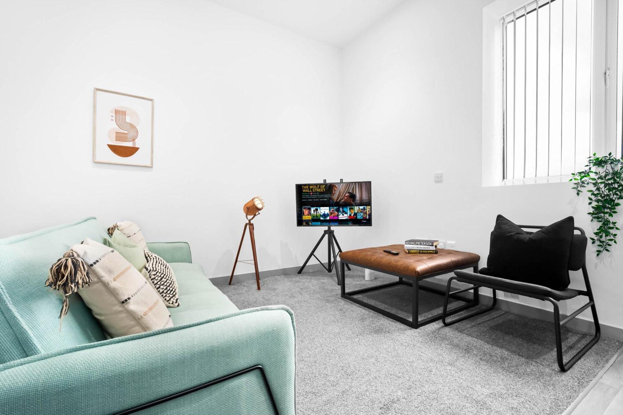 New - Brierley Hill - Parking - Wifi - Netflix - Rated - Excellent Value - 309o