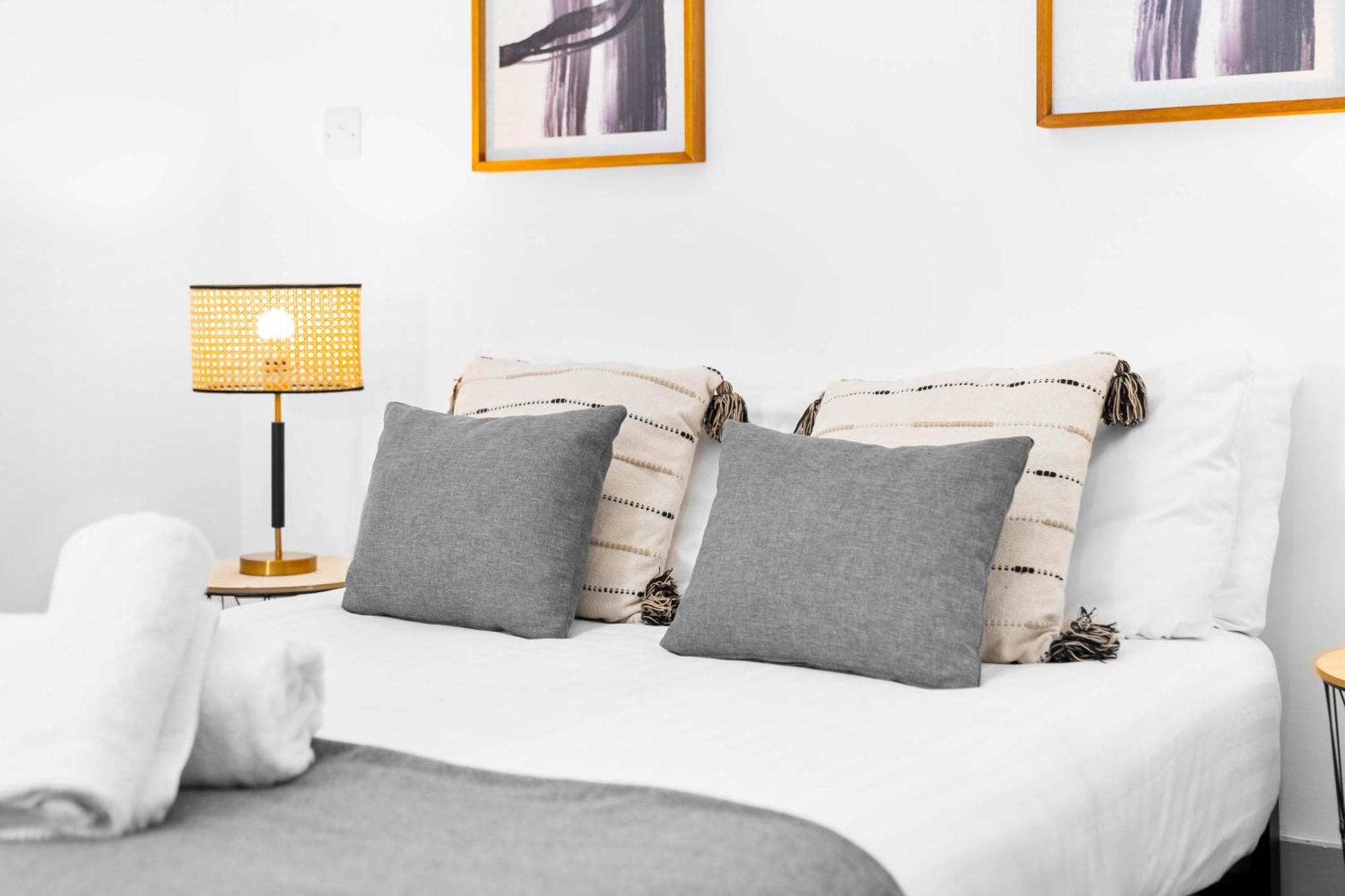 New - Brierley Hill - Parking - Wifi - Netflix - Rated - Excellent Value - 309o *