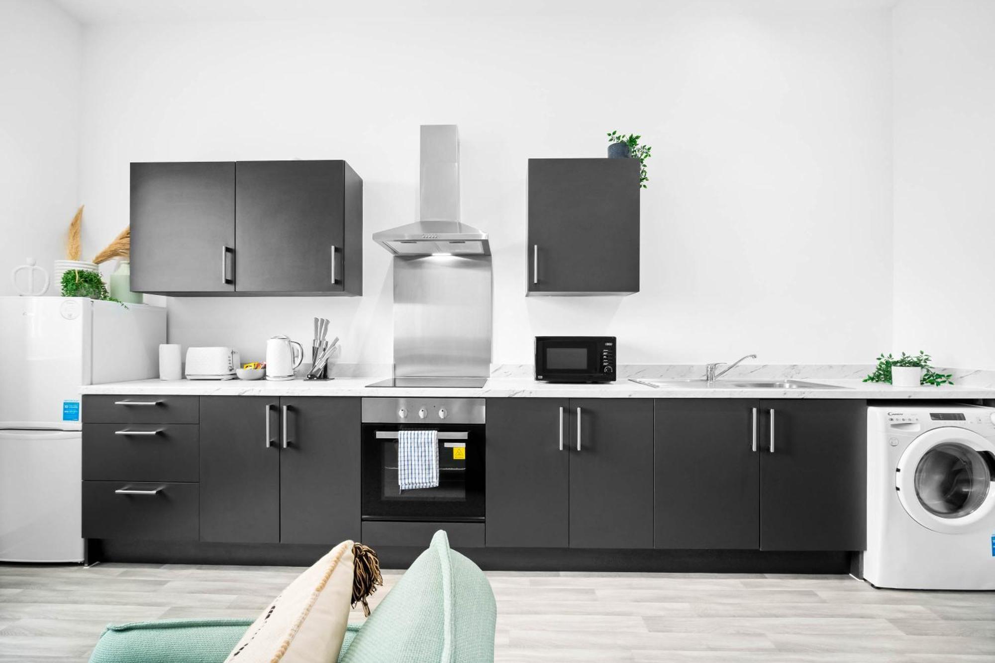 New - Brierley Hill - Parking - Wifi - Netflix - Rated - Excellent Value - 309o Apartment Birmingham
