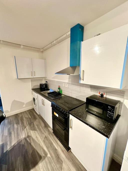 Apartment Cosy 3 Bed Apartment,free Parking In