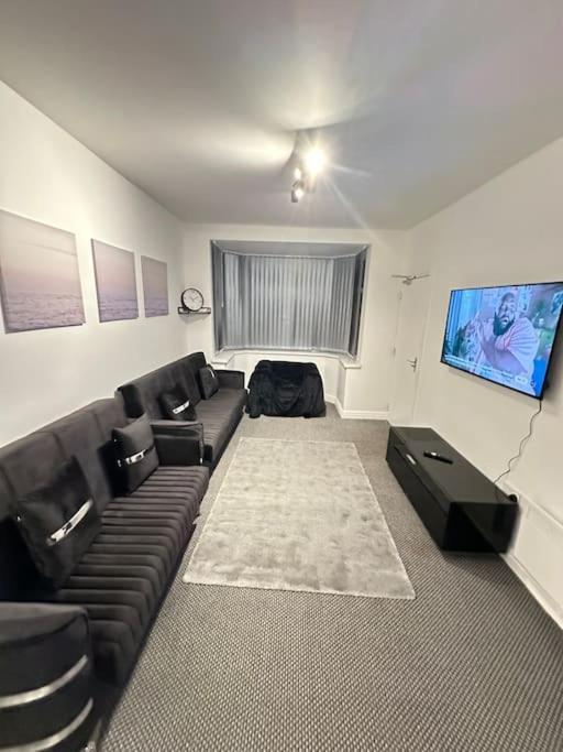 Cosy 3 Bed Apartment,free Parking In