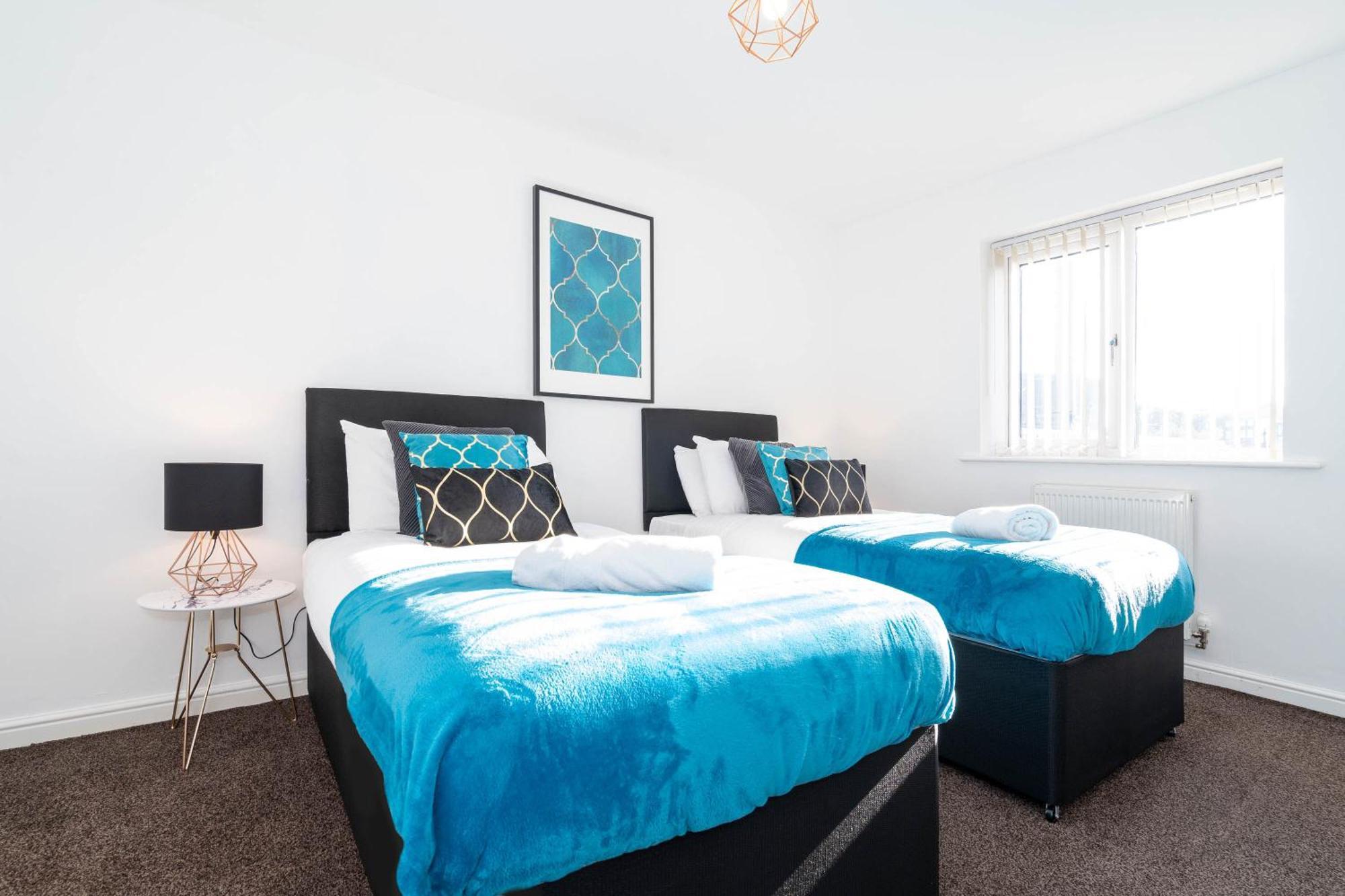 Detached 3 Bedroom House - Gaerden - Parking - Rated - Netflix - Wifi - 98c * Birmingham