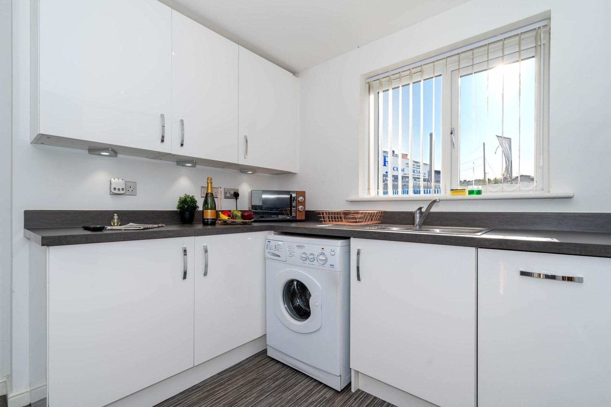 Holiday home Detached 3 Bedroom House - Gaerden - Parking - Rated - Netflix - Wifi - 98c Birmingham