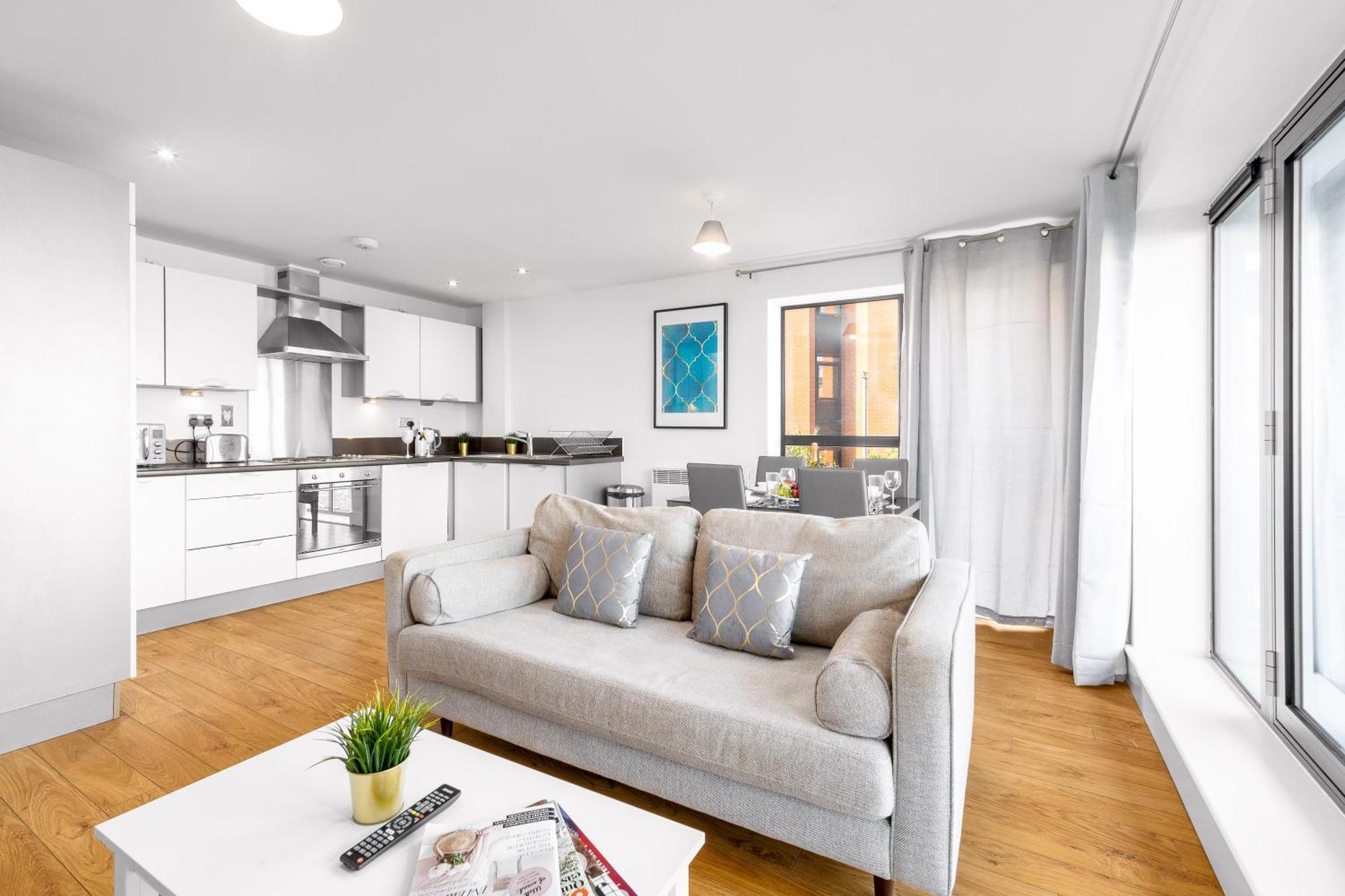 Stylish Centre - 2 Bed - Secure Parking - 5ac Apartment