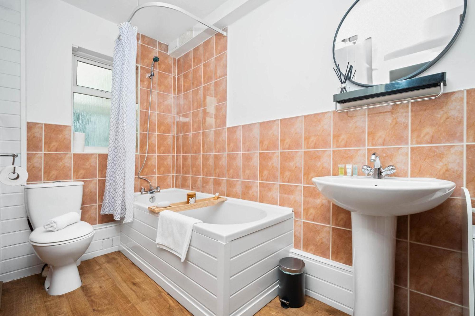 Holiday home Luxurious 3 Bedroom House With Parking 73b - Rated - Netflix - Wifi - Smart Tv Birmingham
