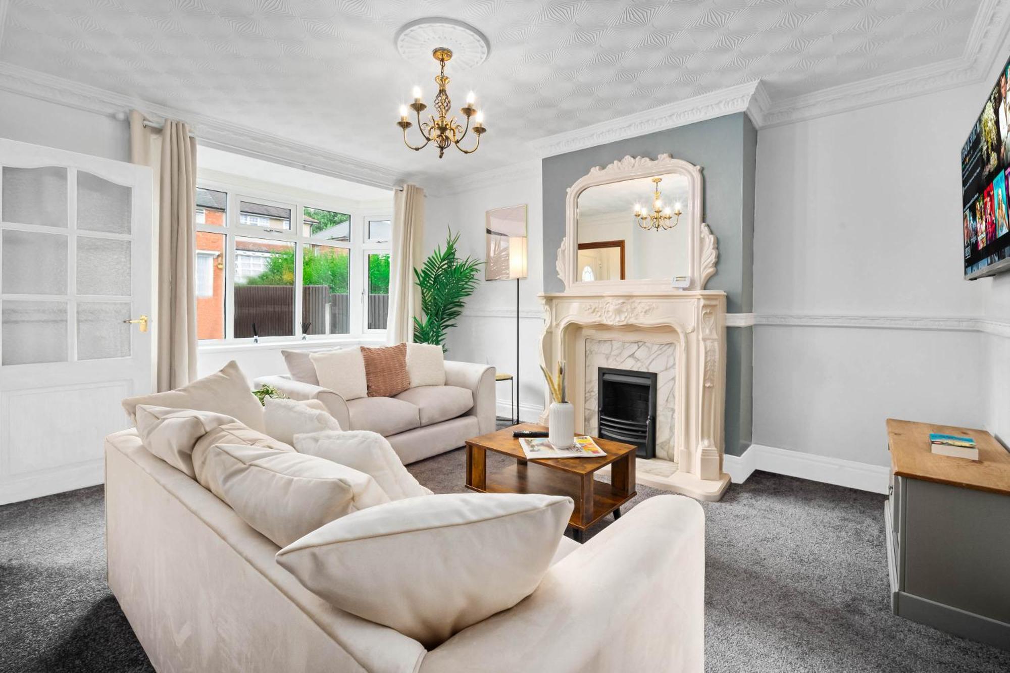 Holiday home Luxurious 3 Bedroom House With Parking 73b - Rated - Netflix - Wifi - Smart Tv