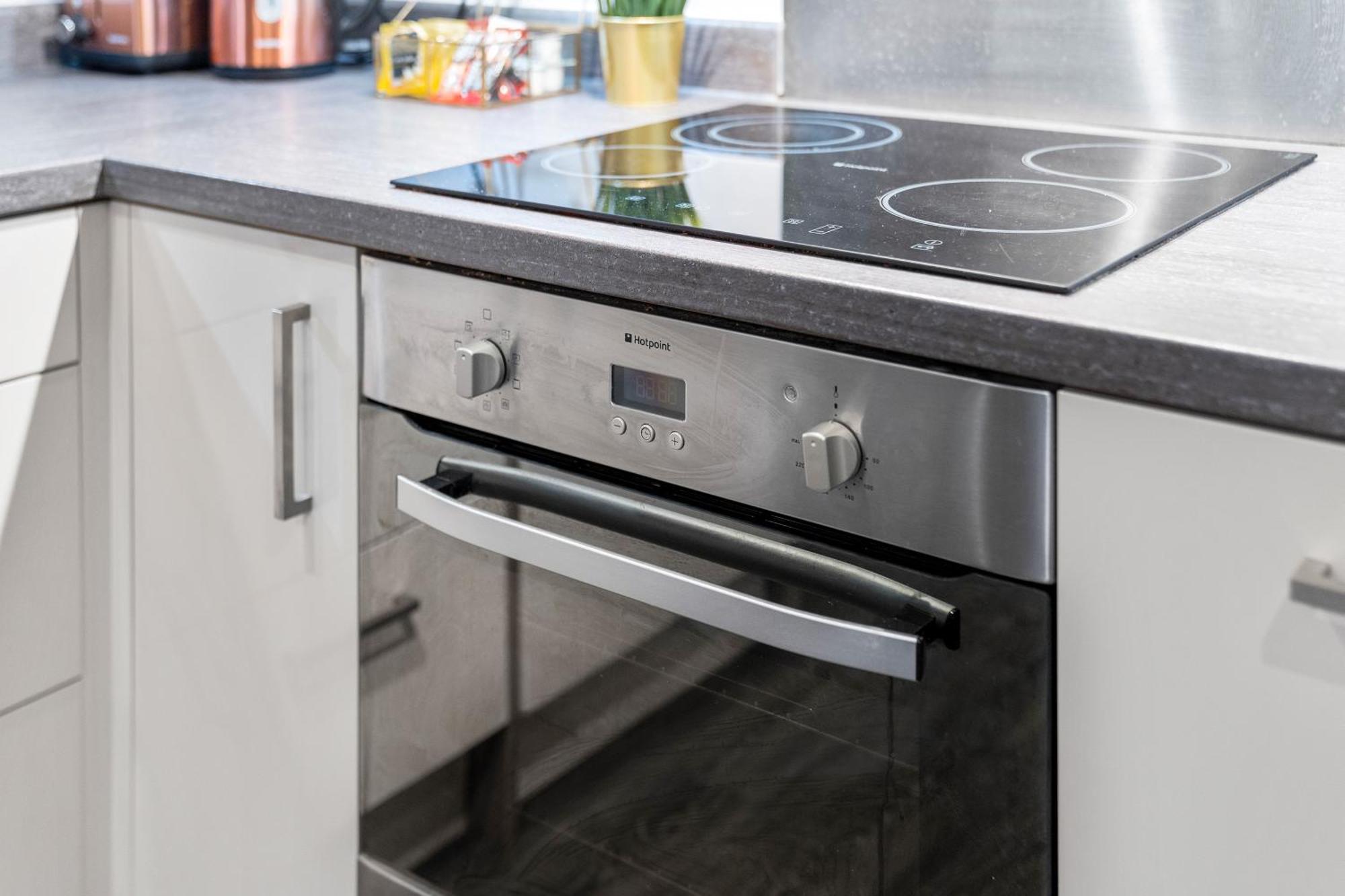 Apartment New Luxe - Secure Parking - Centre - Netflix - Wifi - Rated - 54m Birmingham