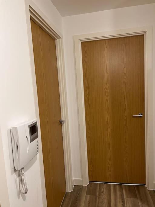 Bham Luxury Centre - Free Parking & Balcony View Apartment