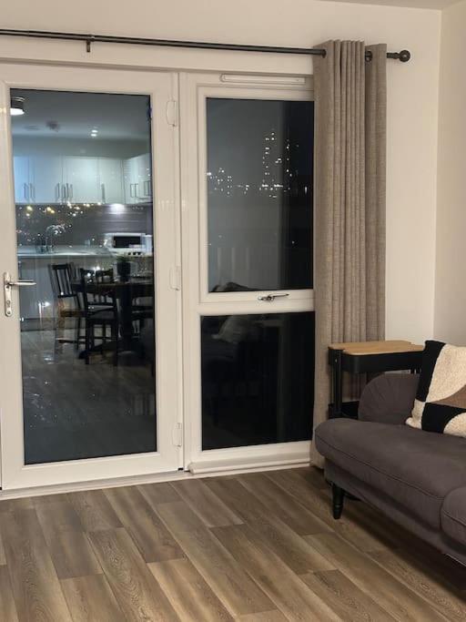 Bham Luxury Centre - Free Parking & Balcony View Apartment