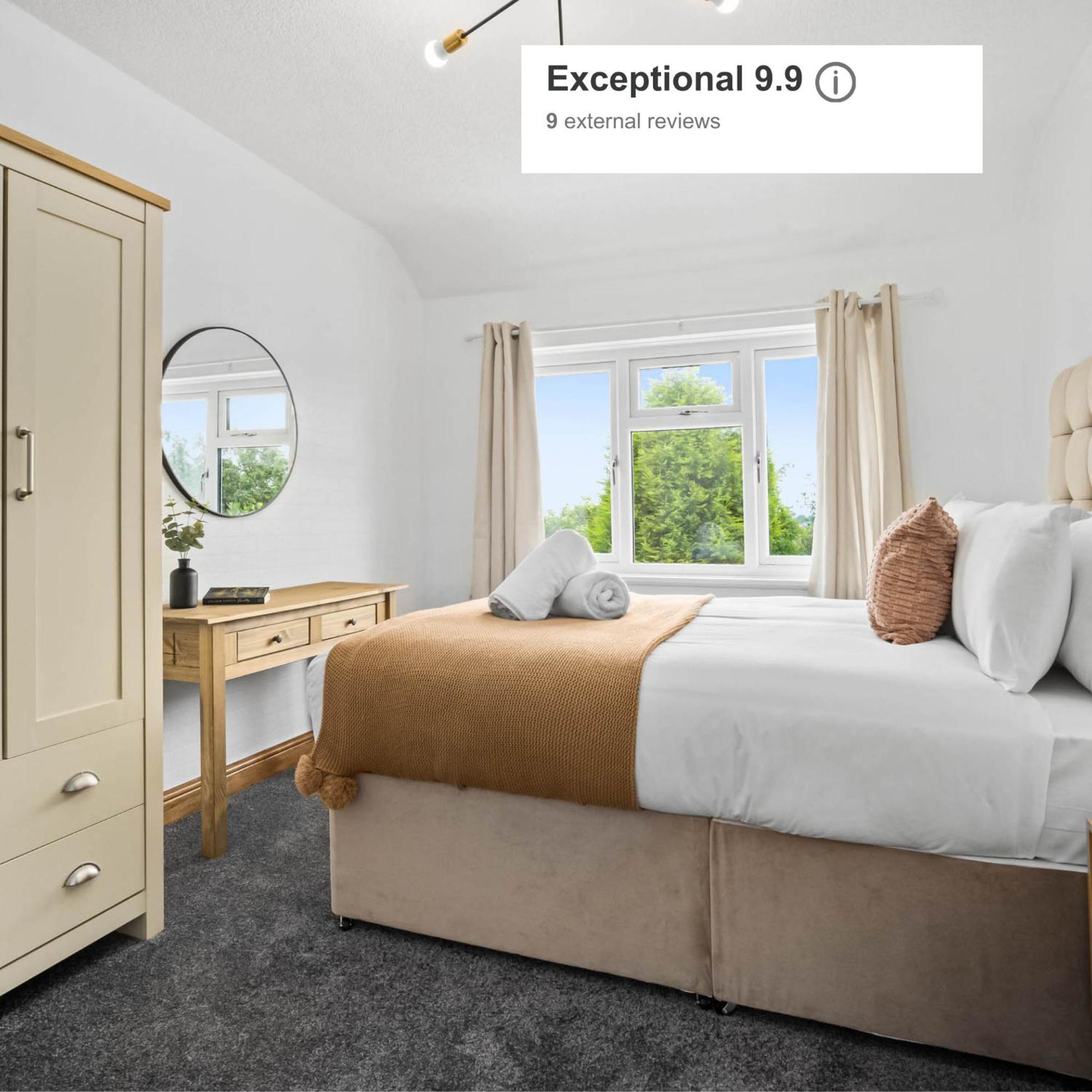 Luxurious 3 Bedroom House With Parking 73b - Rated - Netflix - Wifi - Smart Tv