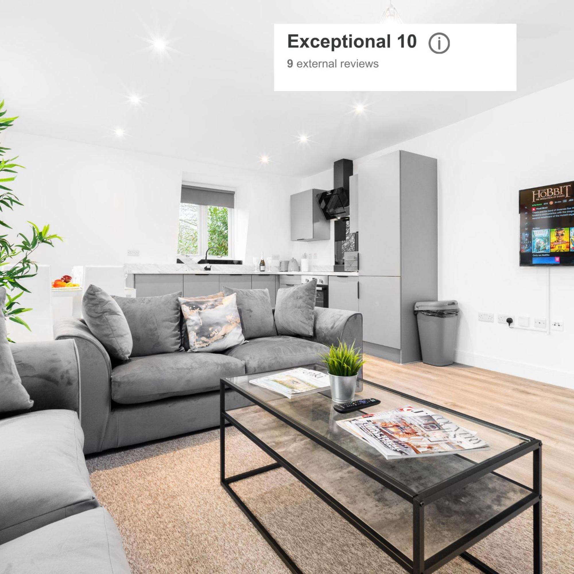 Stylish 2 Bedroom - Balcony - Secure Parking - Rated - 5mc