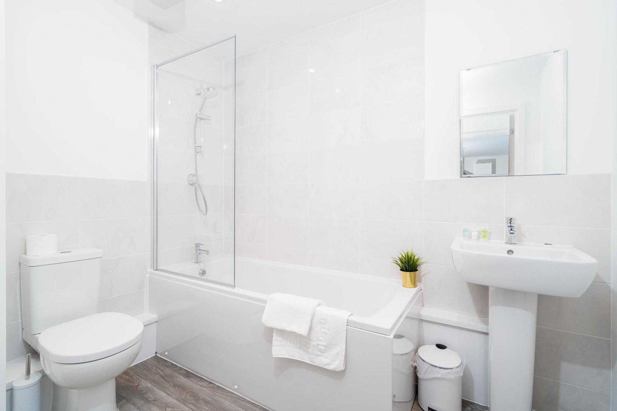 Luxury - Twin Beds - Selly Oak - Off-street Parking - Free Netflix & Wifi - Rated 9cc *