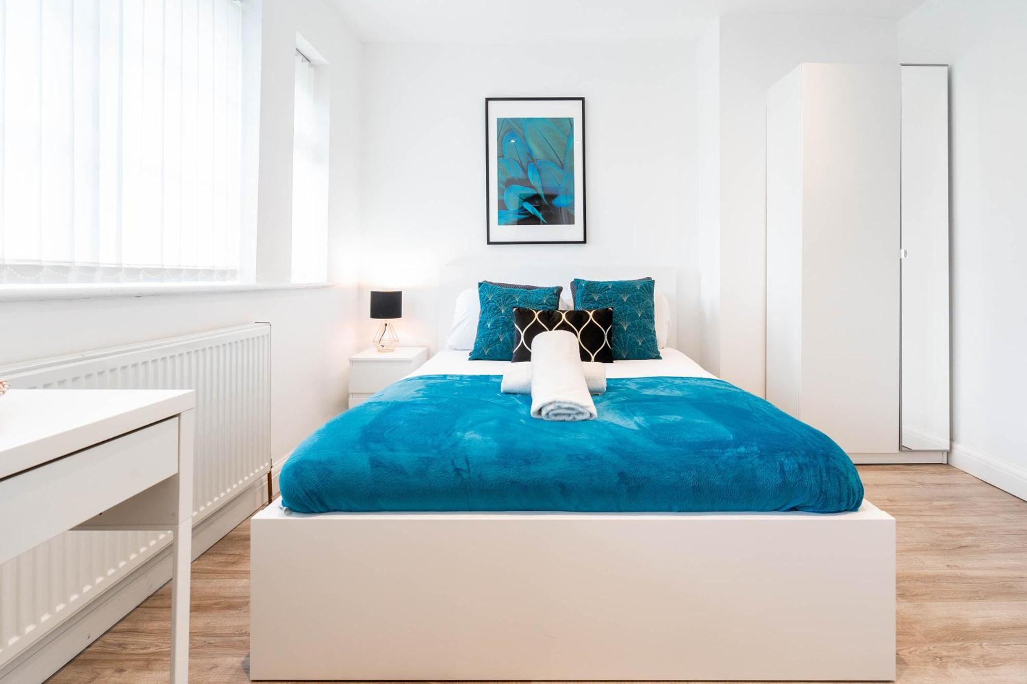 4 Bedroom House - Parking & Garden - Smart Tvs - Netflix - Wifi - Rated - 22cg Birmingham