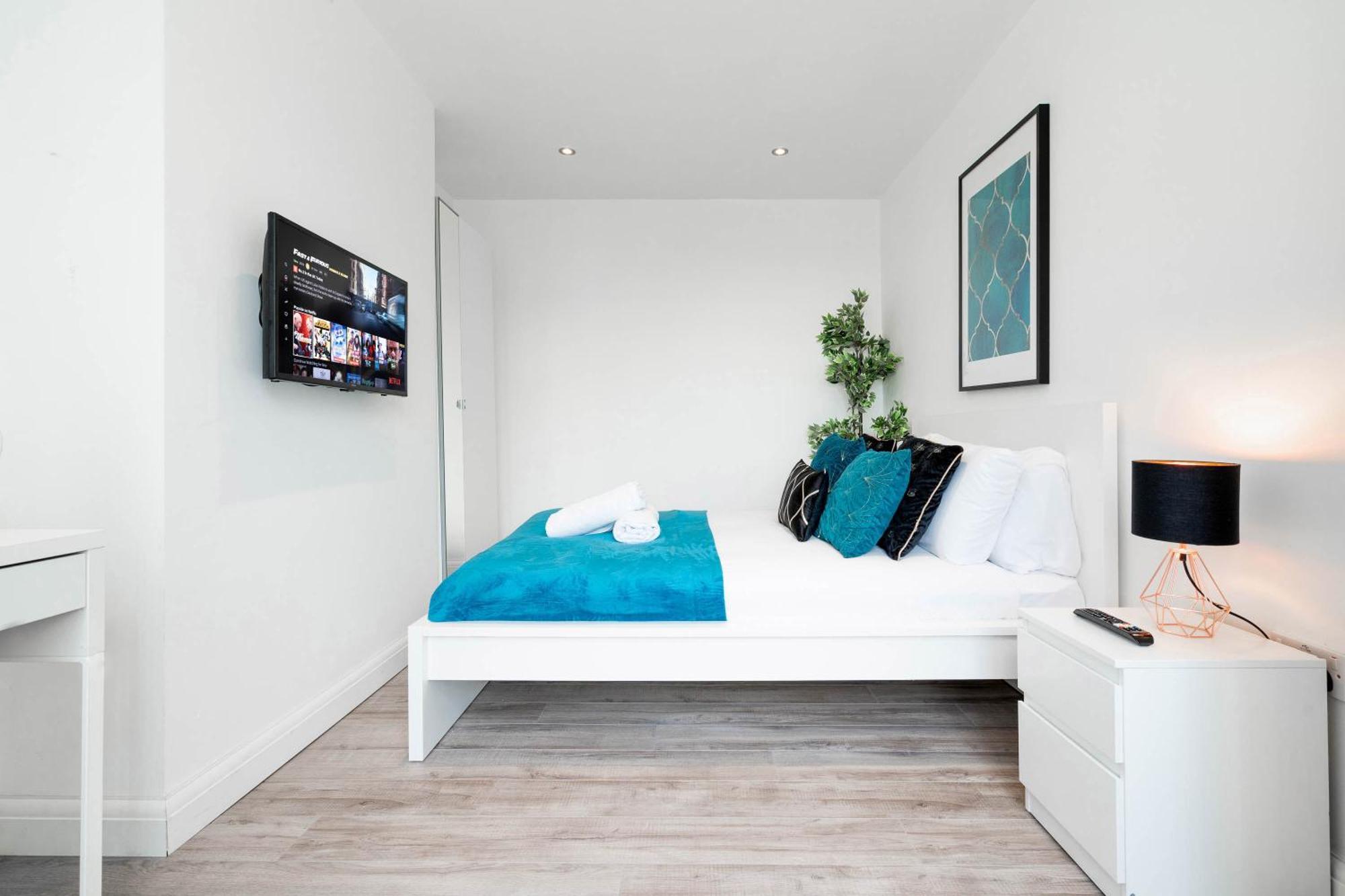 4 Bedroom House - Parking & Garden - Smart Tvs - Netflix - Wifi - Rated - 22cg