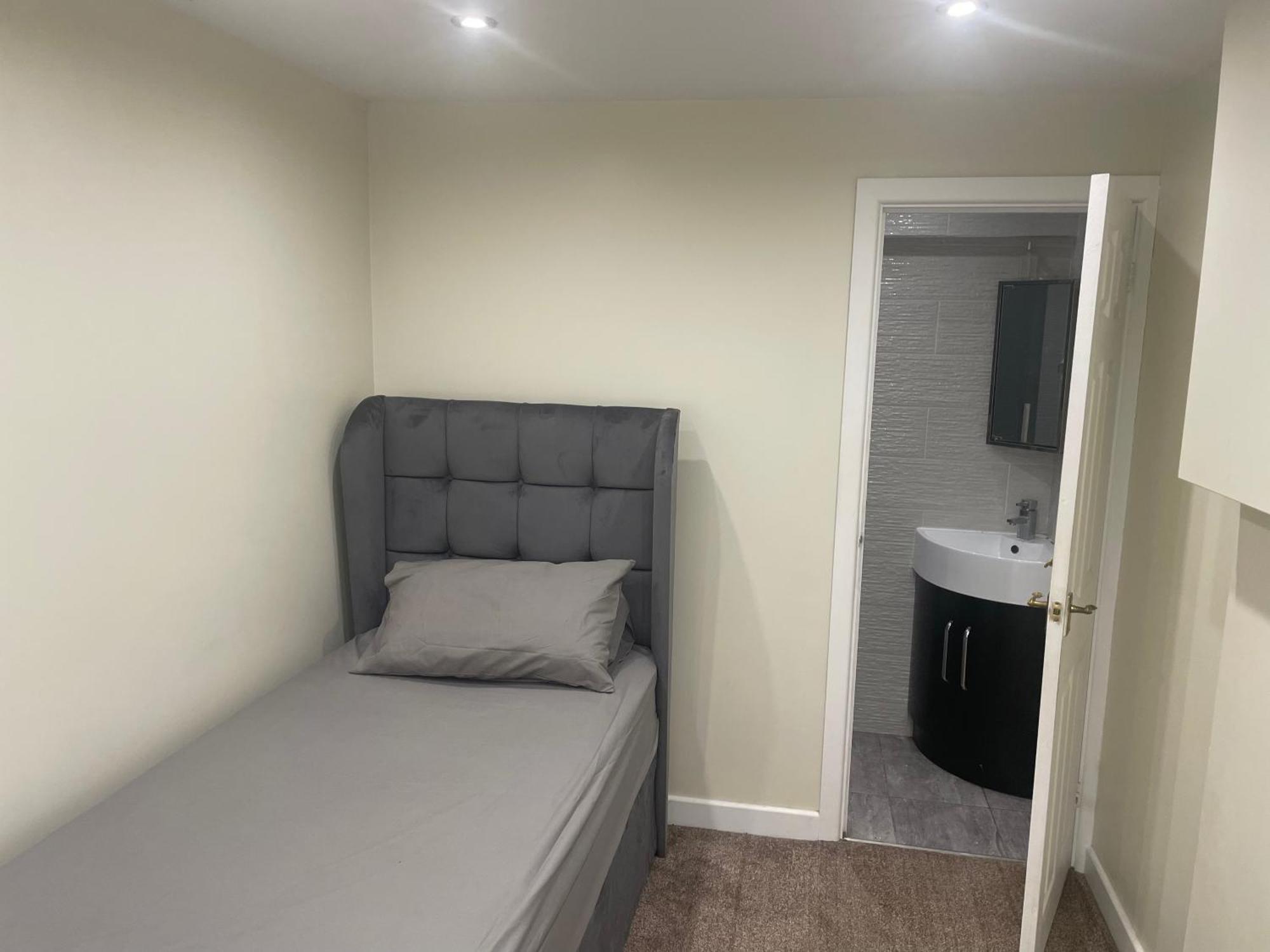 4 Bed Comfy House In Birmingham