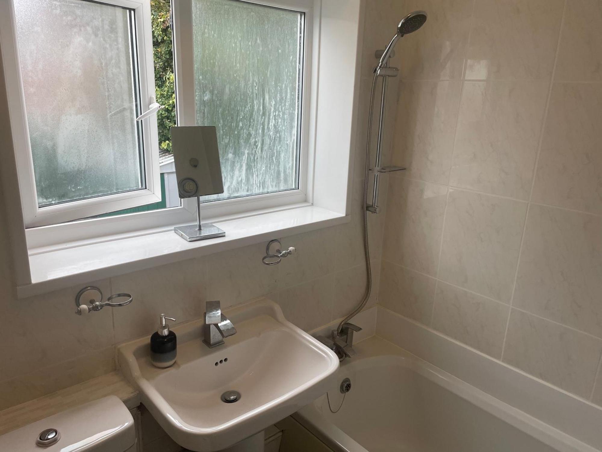 4 Bed Comfy House In *