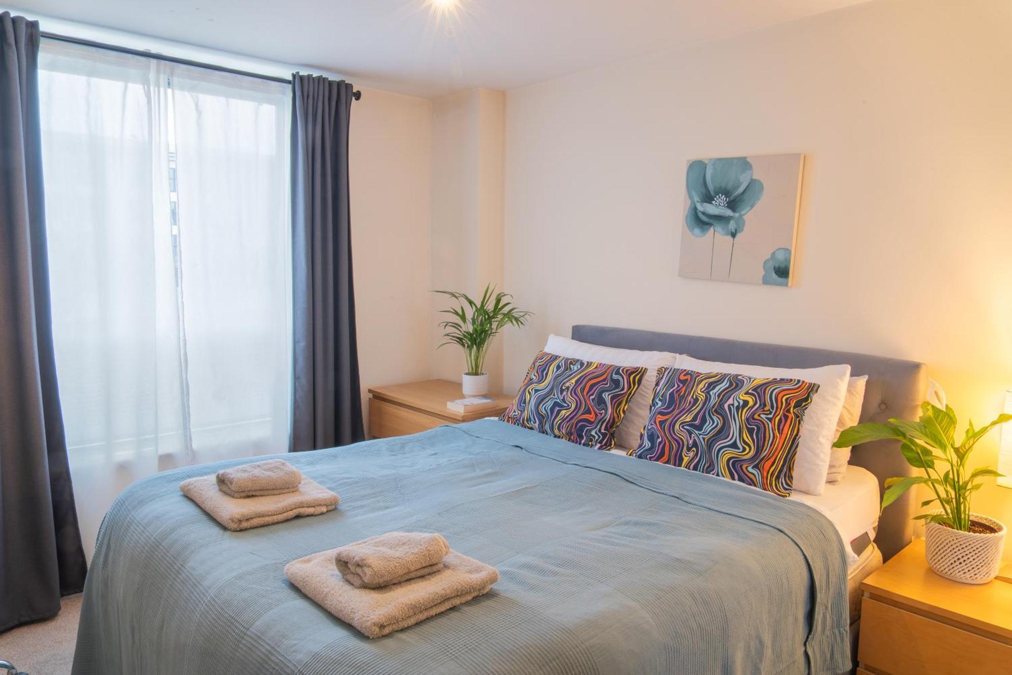 Apartment In Our Stylish Flat! & Secure Building & Sleeps Up To 4 Birmingham