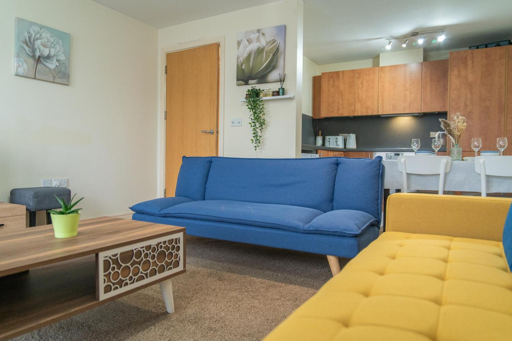 In Our Stylish Flat! & Secure Building & Sleeps Up To 4 Apartment Birmingham
