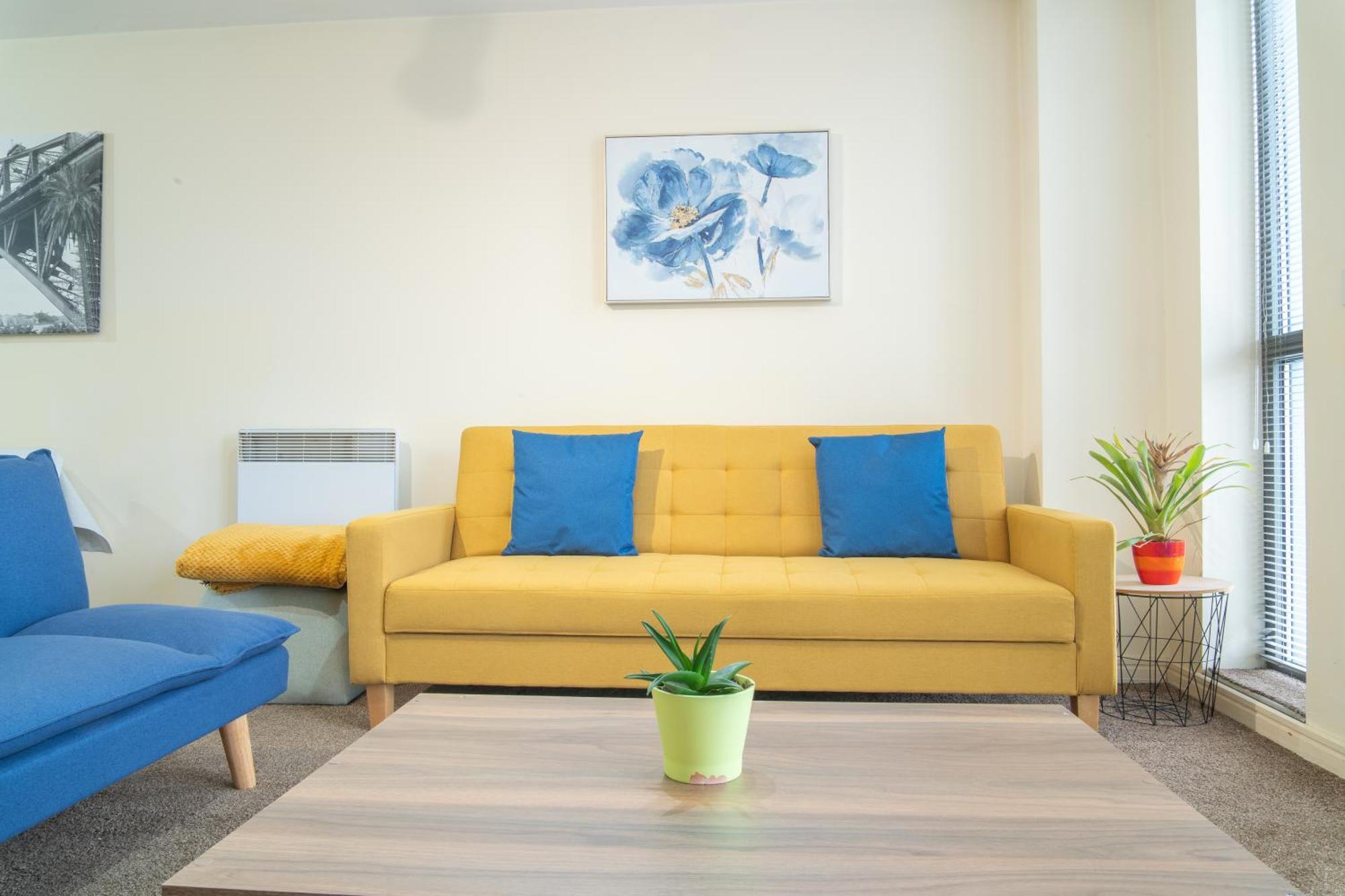 Apartment In Our Stylish Flat! & Secure Building & Sleeps Up To 4
