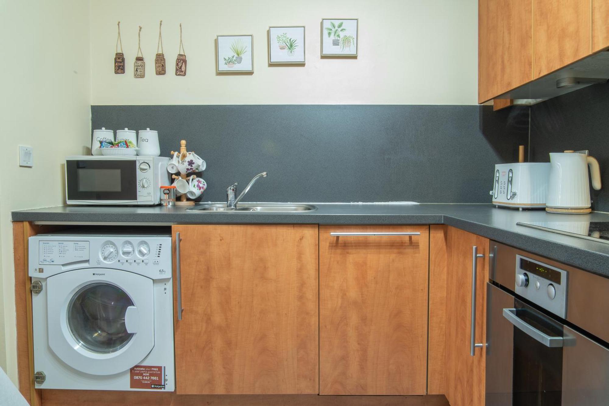 Apartment In Our Stylish Flat! & Secure Building & Sleeps Up To 4 Birmingham