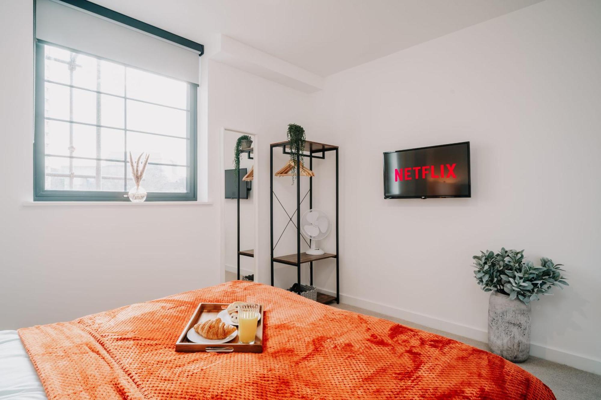 Apartment Canal-view Stunning Living, Fast Wifi, Contractors, Family Birmingham